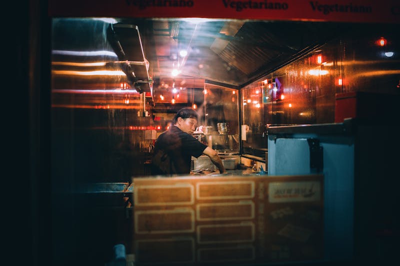 Gjester i restaurantlokale